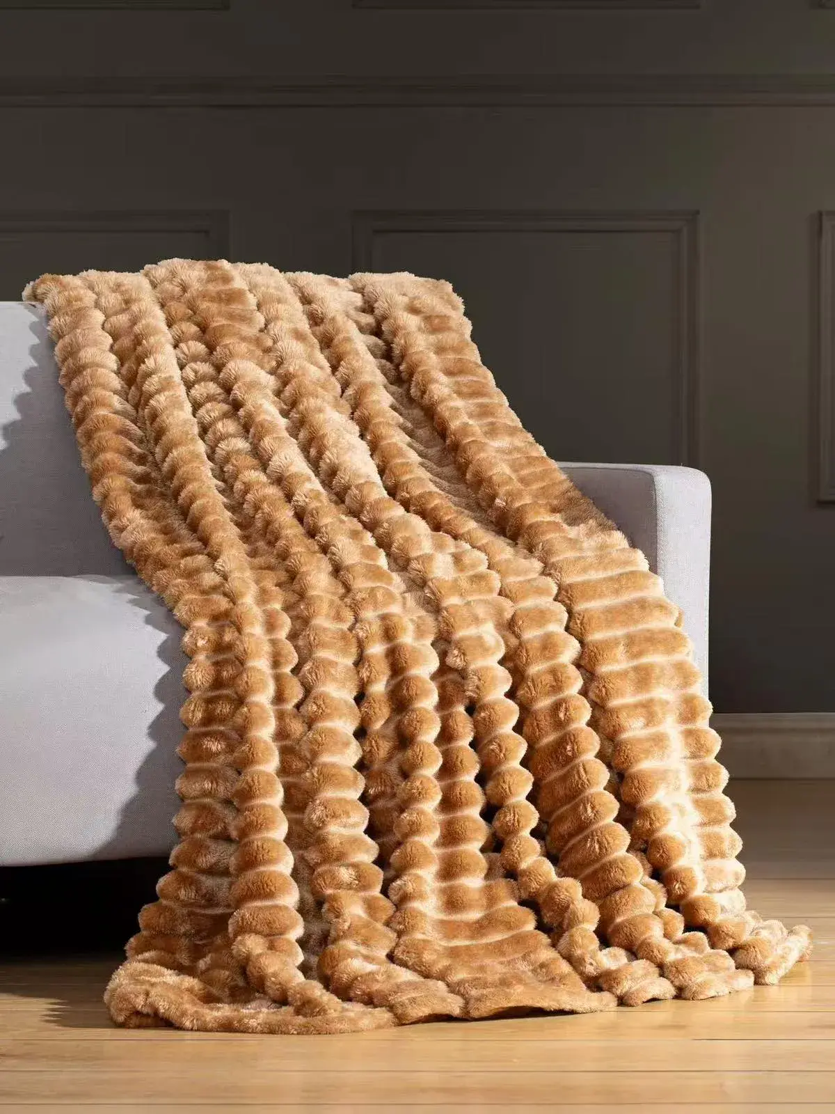 Koc pluszowy tłoczony 160x200cm camel beżowy