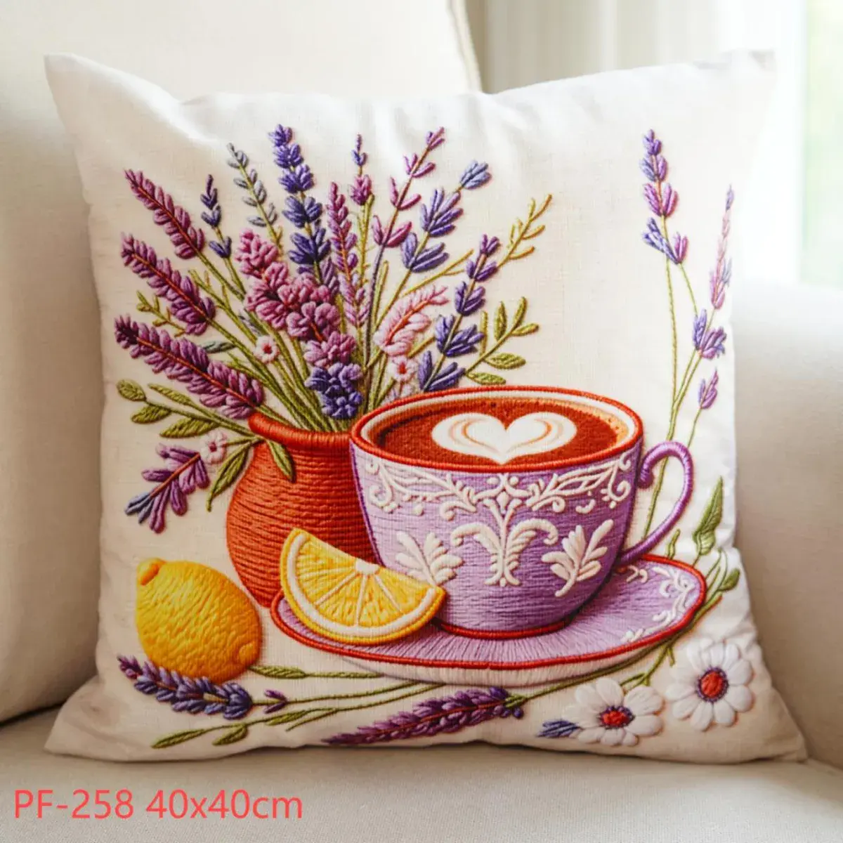 Poszewka dekoracyjna 40x40 cm z haftem filiżanki i lawendy