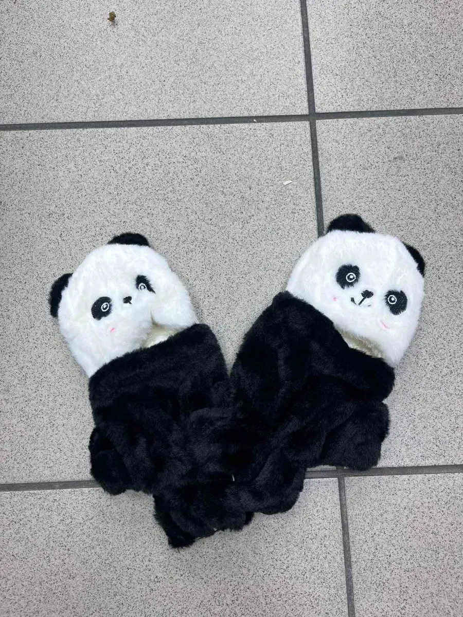 Kapcie Panda Pluszowe Czarno-Białe Miękkie