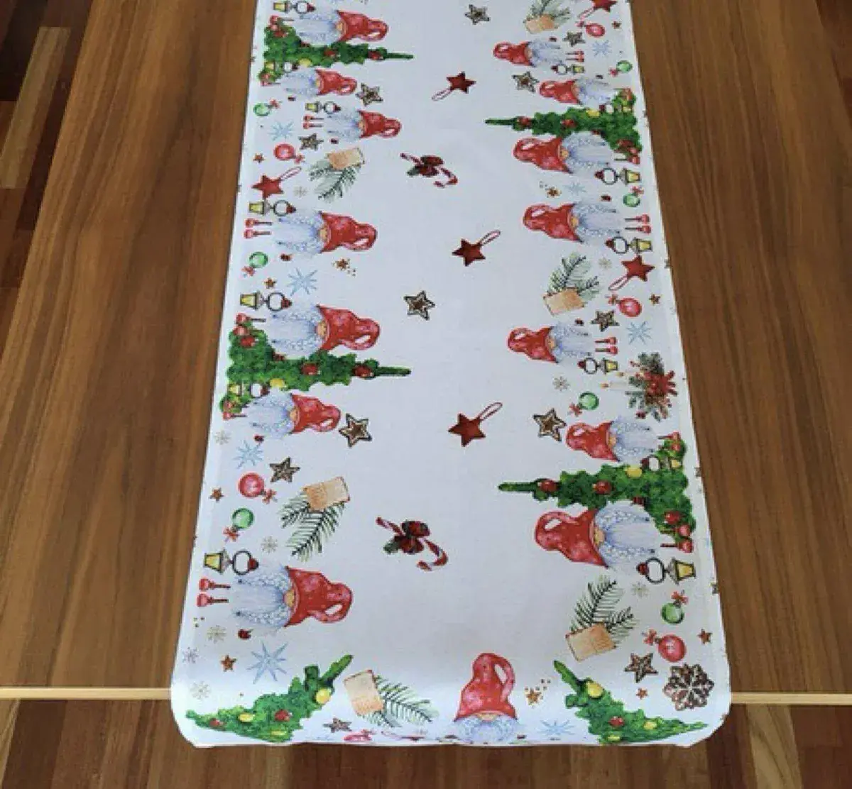 Bieżnik świąteczny 40x80 cm z motywem Mikołajów i choinek