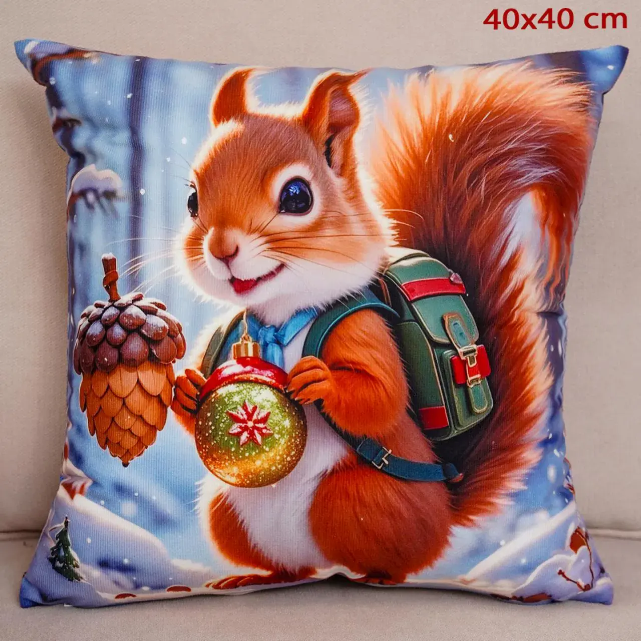 Poszewka świąteczna 40x40cm z wiewiórką i bombką