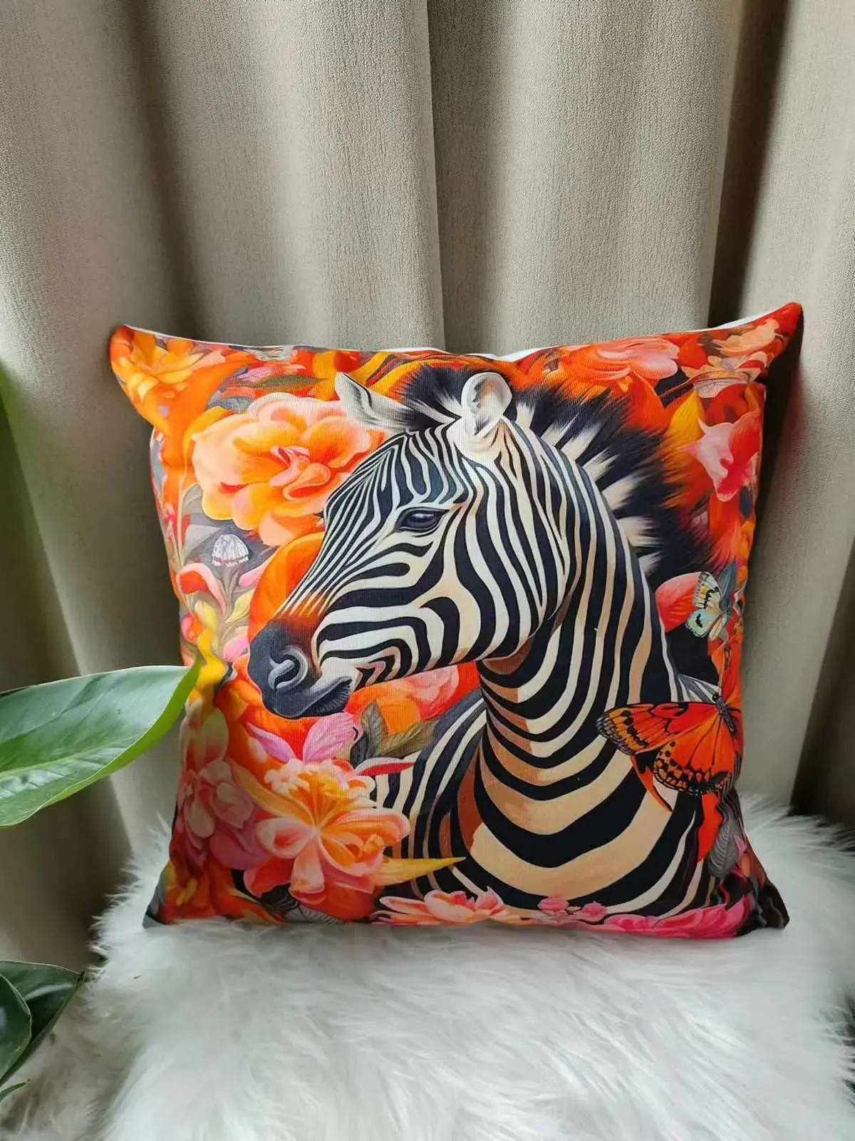 Poszewka dekoracyjna 40x40cm zebra i kwiaty pomarańczowa