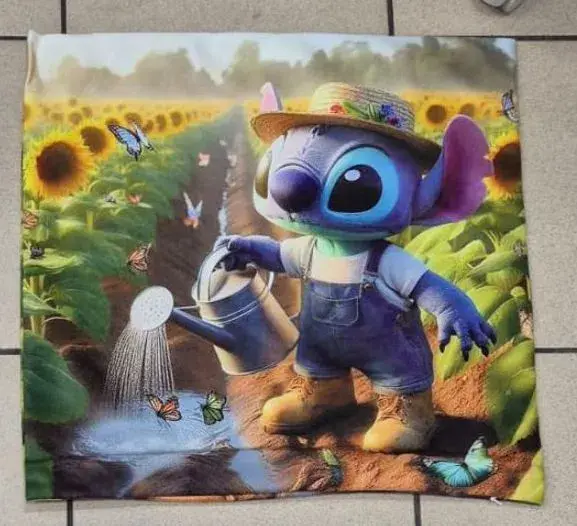 Poszewki 40x40 cm Stitch ogrodnik z konewką
