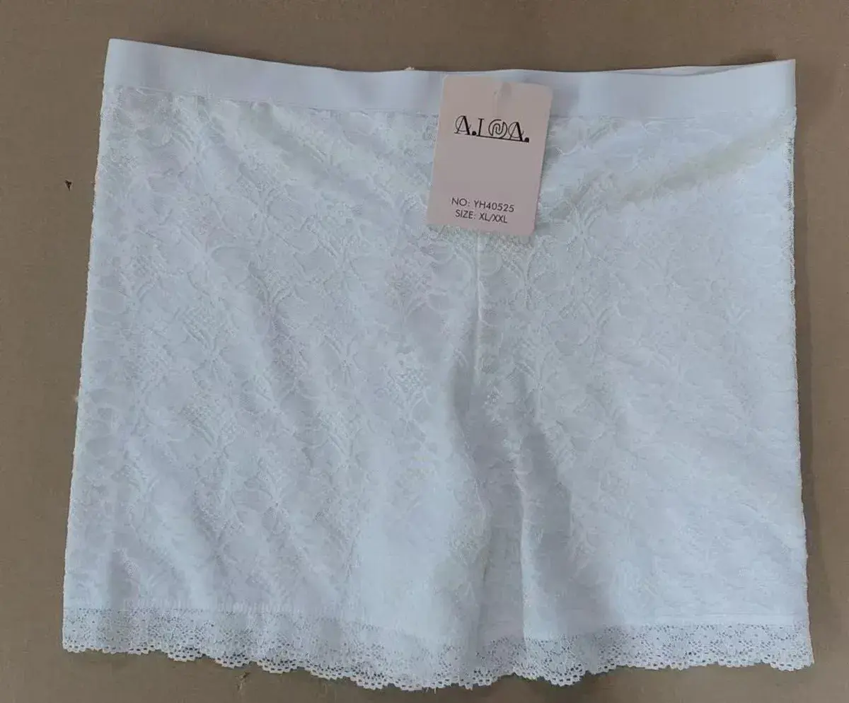 Białe koronkowe szorty damskie XL/XXL z elastyczną gumką