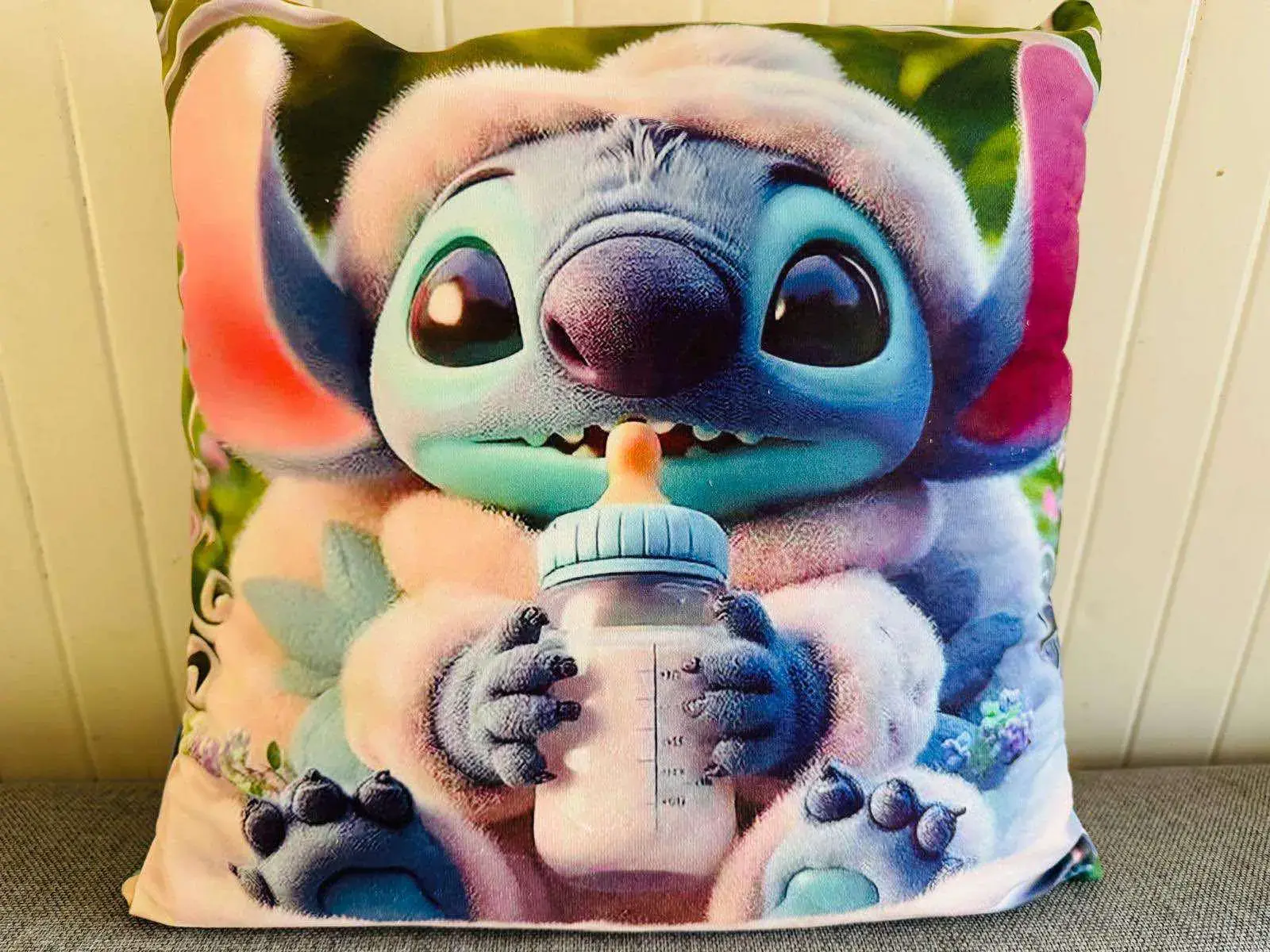 Poszewka 40x40cm Stitch z butelką