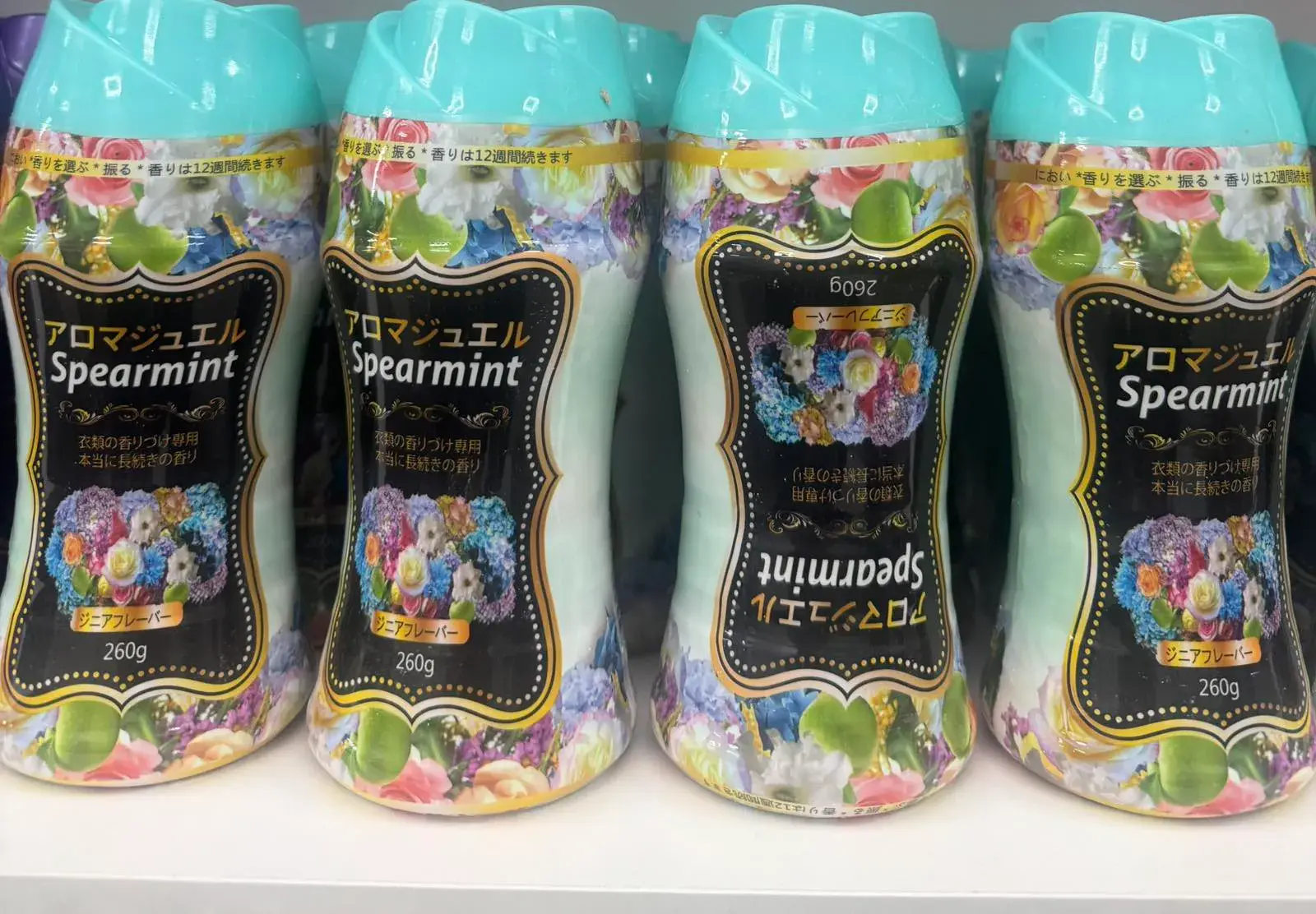 Koralki do Prania Spearmint 260g, kolor miętowy zielony z kwiatowymi motywami