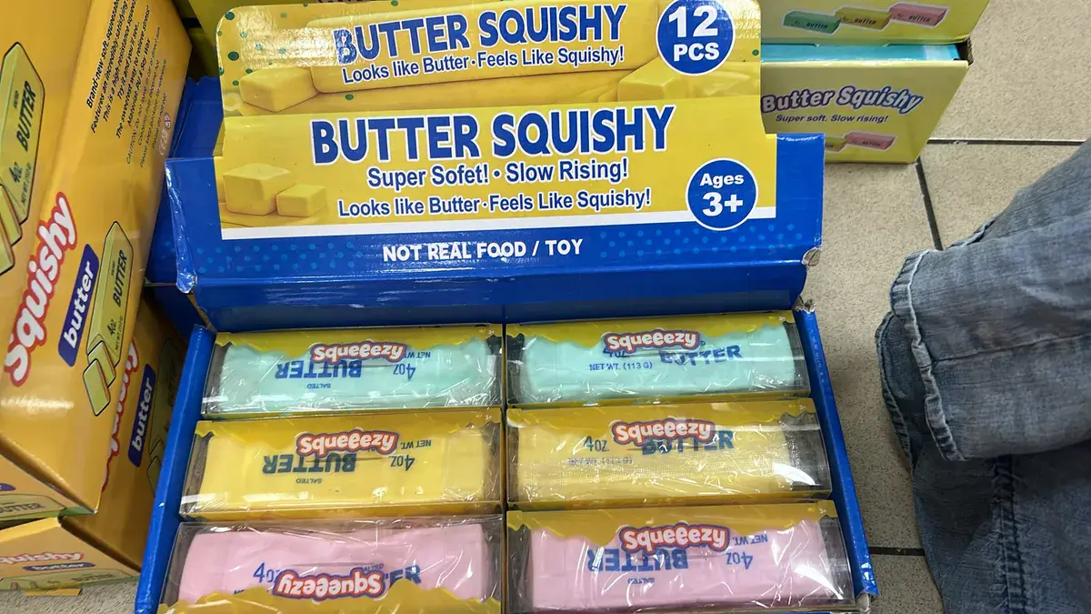 Butter Squishy miękka zabawka imitująca kostkę masła 40g, w wielu kolorach