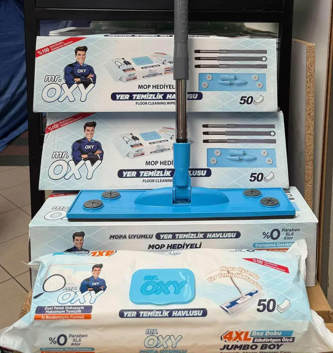Mr. OXY zestaw chusteczek do mycia podłóg 50 szt z mopem niebieskim