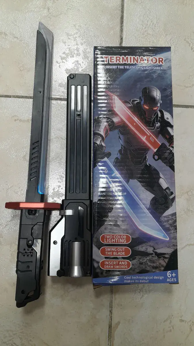 Zabawka miecz świetlny terminator z podwójnym oświetleniem 6+