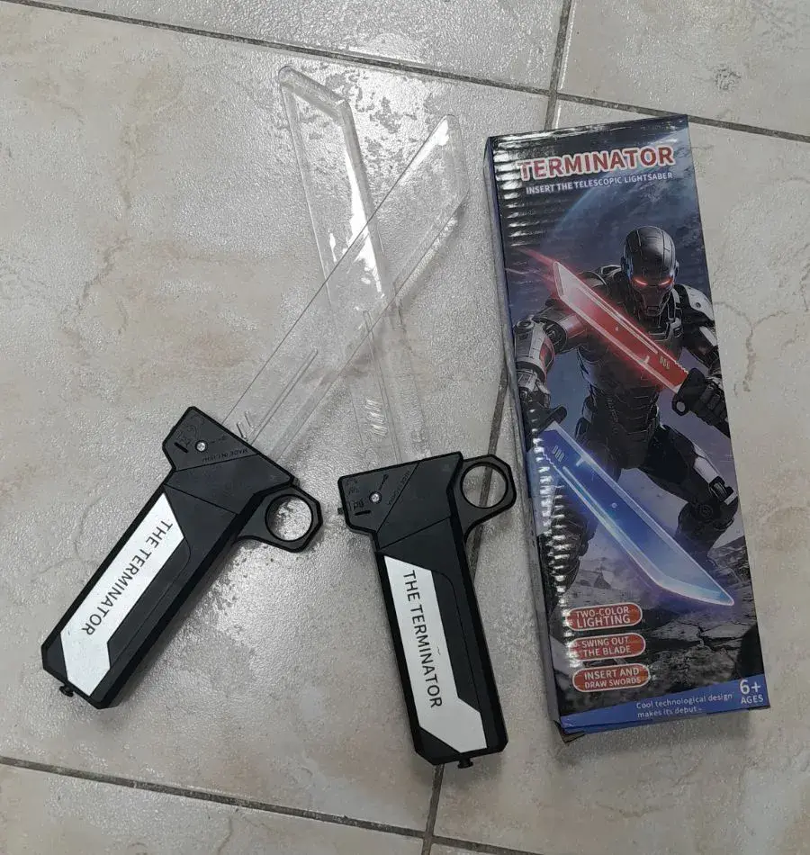 Zabawka miecz świetlny terminator czarno-biały z efektem świetlnym