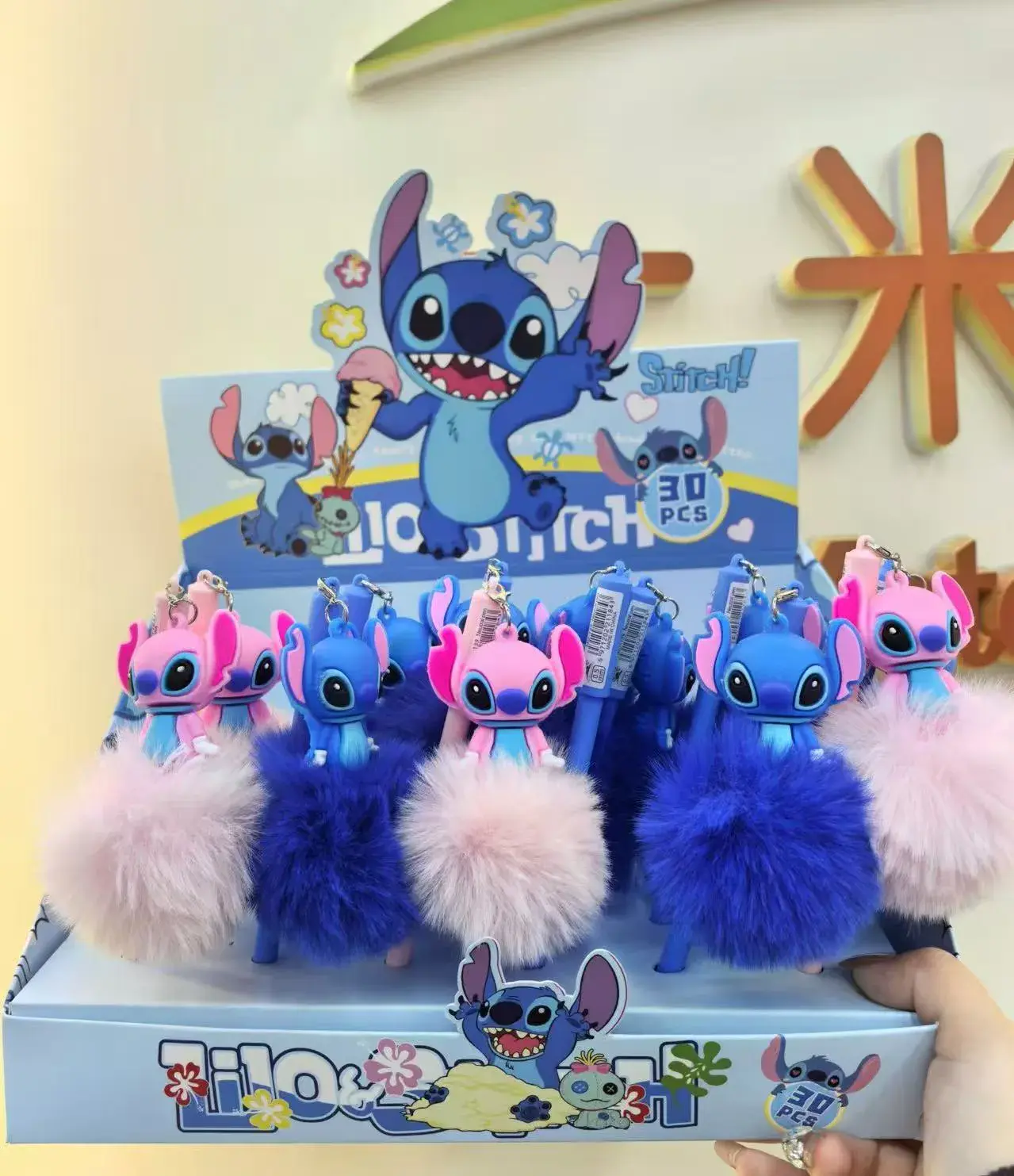 Długopis Stitch z puszystym pomponem i figurką, 30 szt