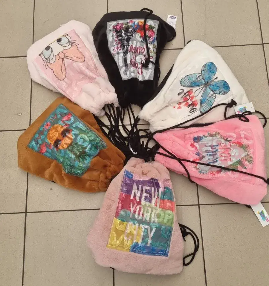 Zestaw 6 torebek-drawstring dla dzieci plush