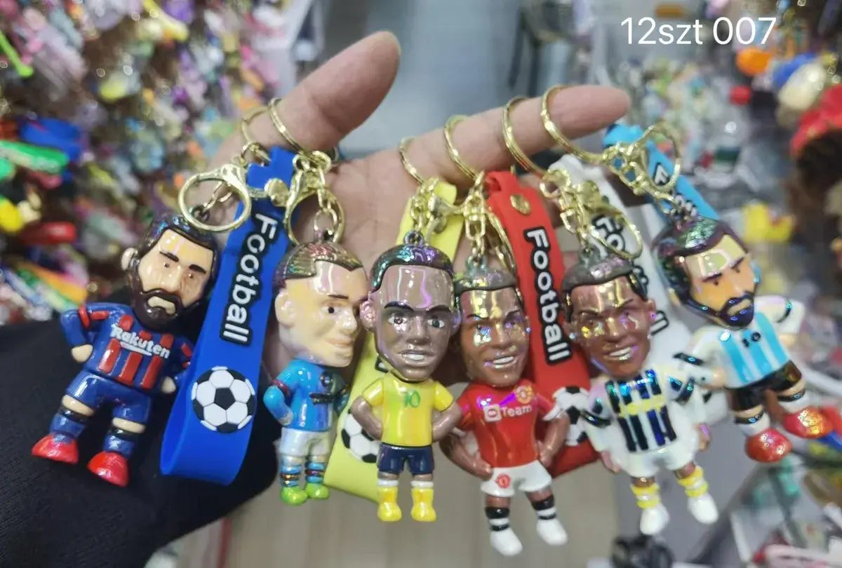 Brelok do kluczy piłka nożna figurki piłkarzy, w wielu kolorach