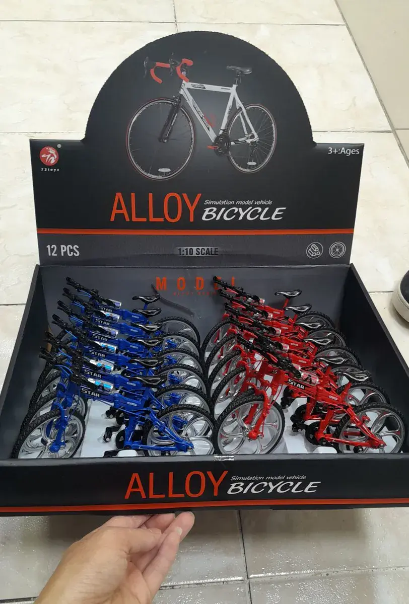 Model roweru aluminiowego 1:10 niebiesko-czerwony zestaw 12 sztuk