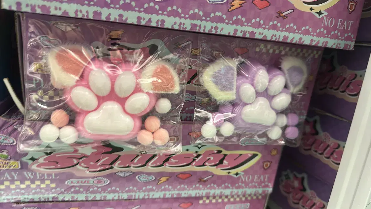 Squishy łapy kota różowe i fioletowe antystresowe
