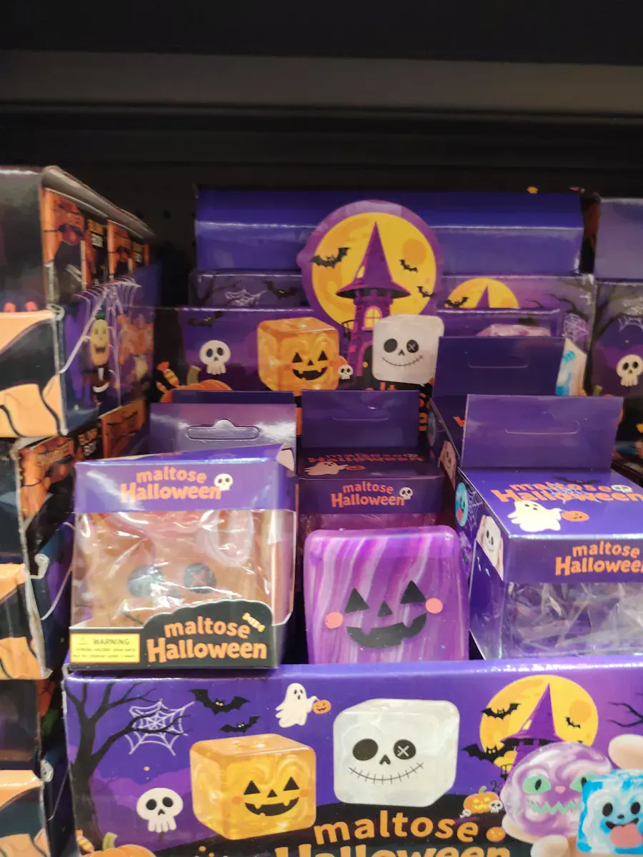 Zabawka Halloweenowa Kostka Maltose Fioletowa z Motywem Dyni