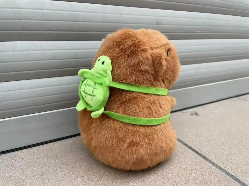 Maskotka pluszowa kapibara 25cm z plecakiem żółwiem