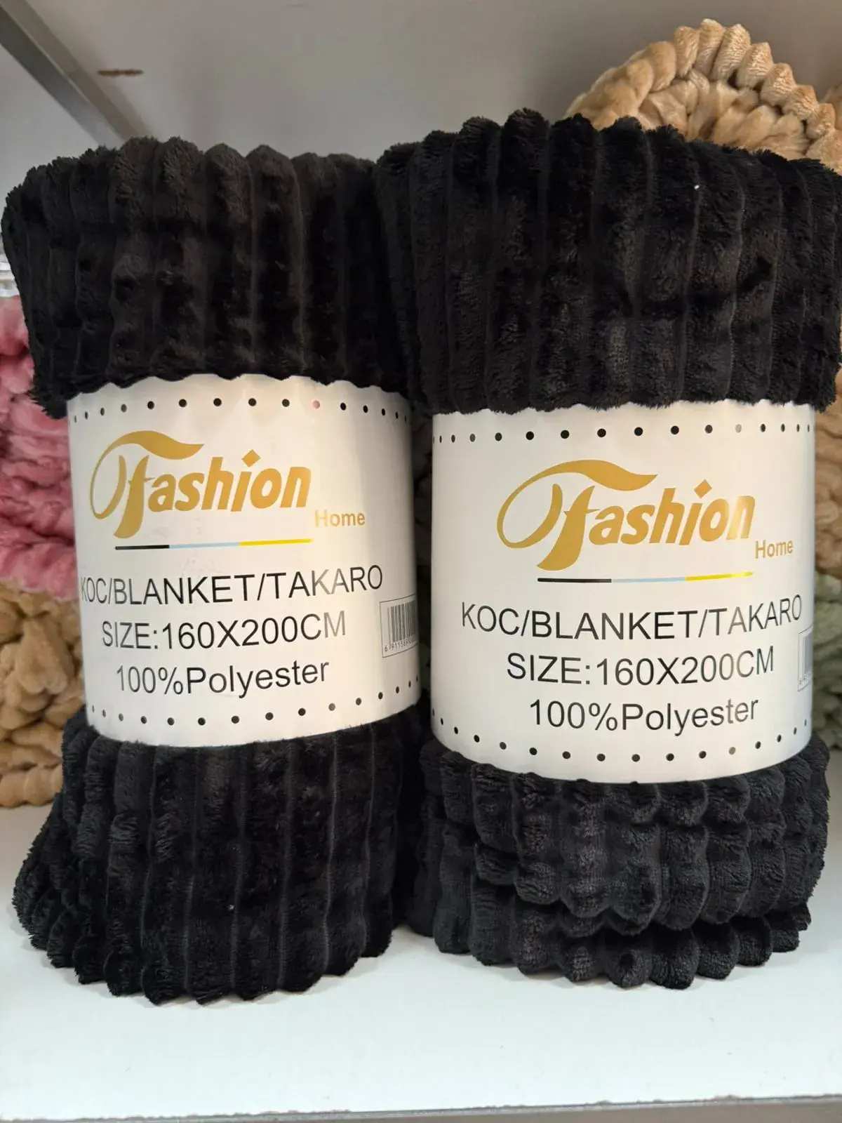 KOCE 160x200 cm 100% Poliester Fashion Home, kolor czarny