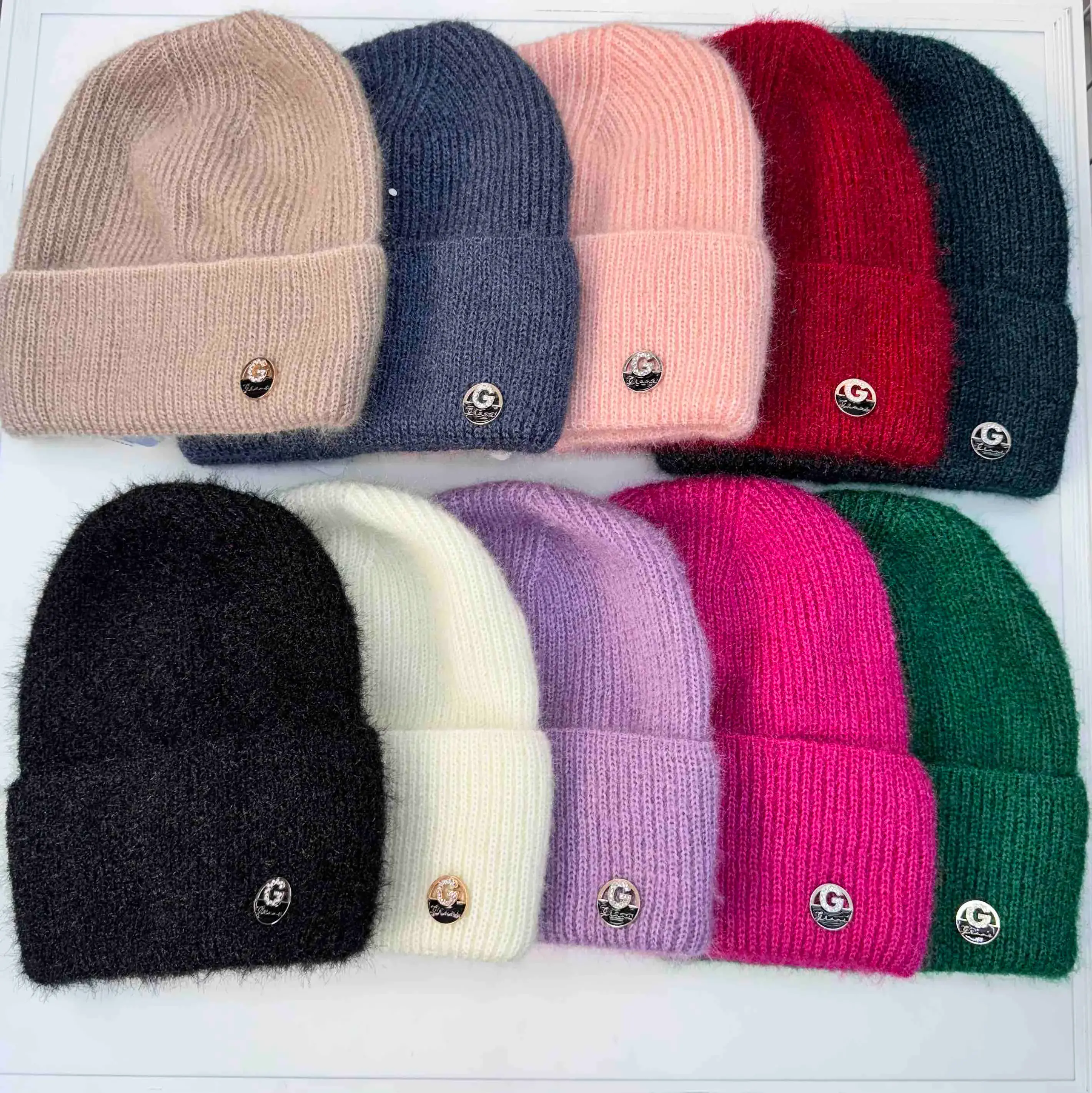 Czapki damskie beanie futerkowe 12 kolorów, w wielu kolorach