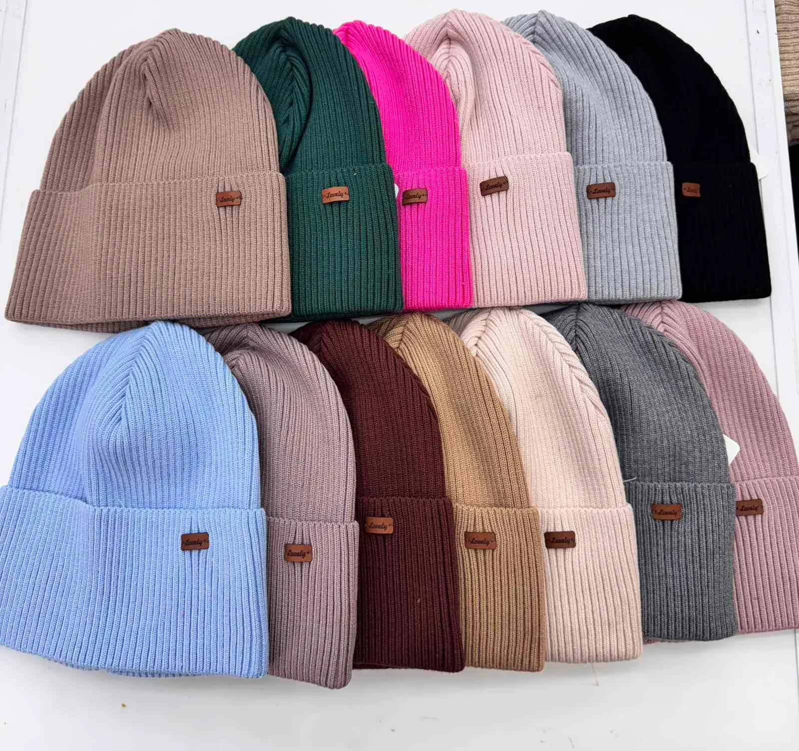 Czapki damskie beanie dzianinowe, mix kolorów