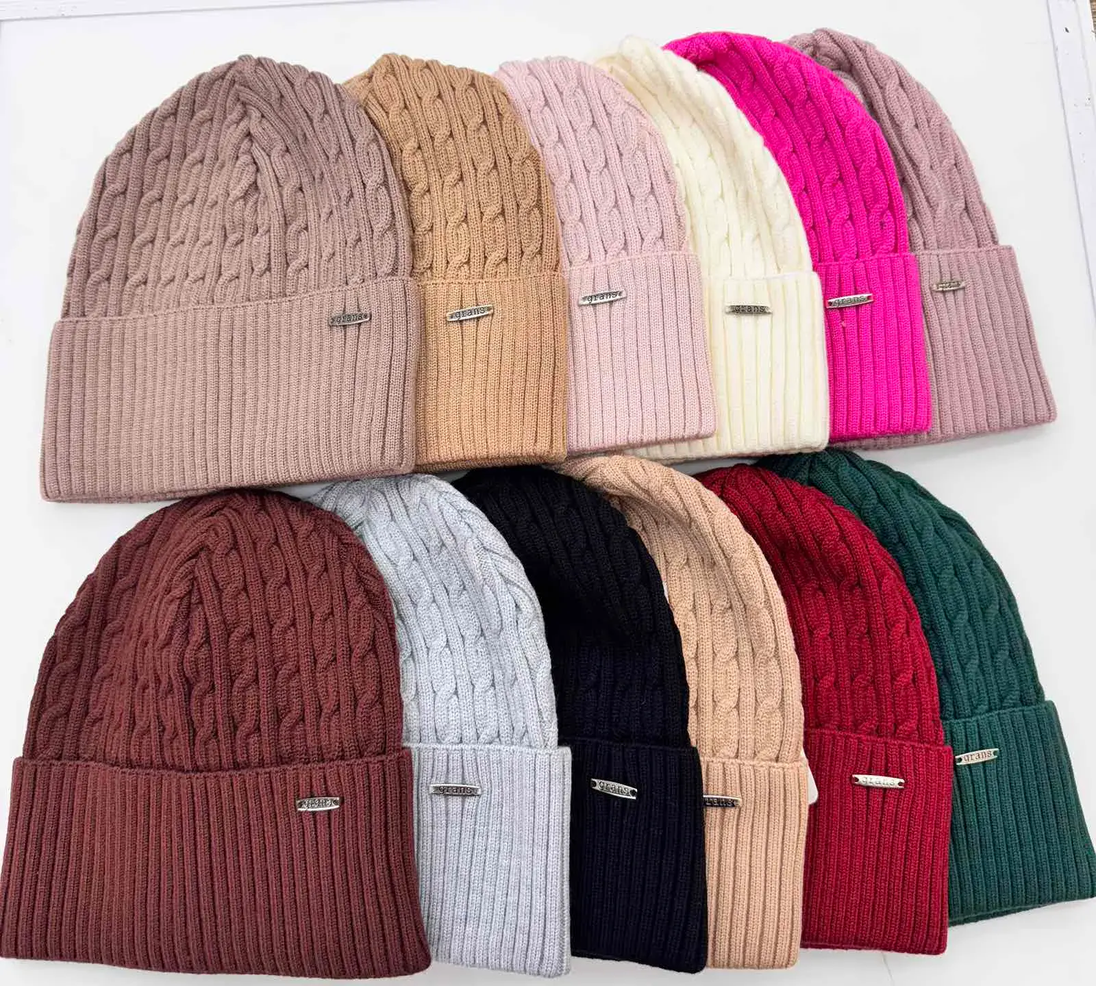 Czapki damskie beanie dzianinowe różne kolory, w wielu kolorach