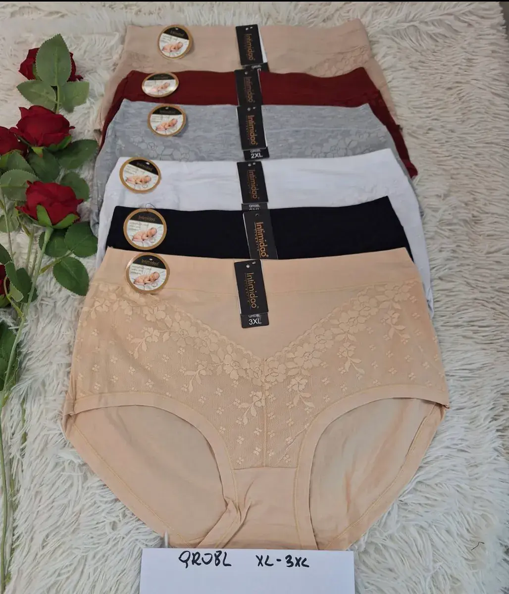 Majtki damskie z koronką w zestawie kolorów XL-3XL
