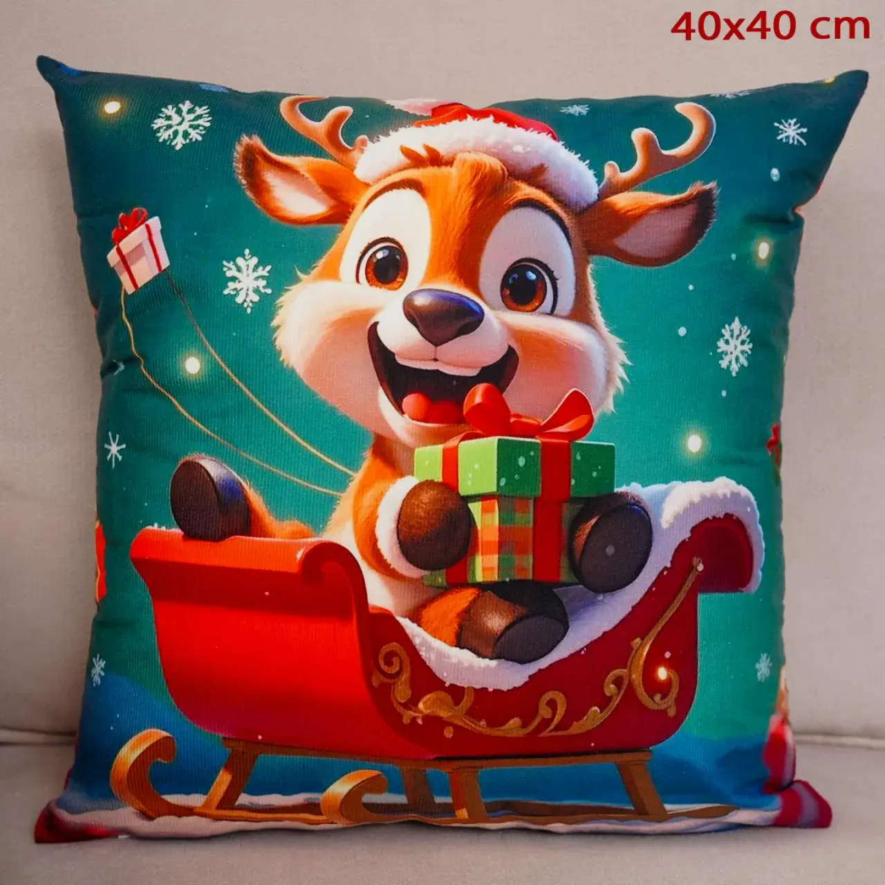 Poszewka świąteczna 40x40cm renifer w saniach z poduszką
