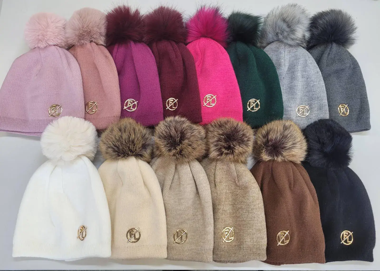 Czapki damskie beanie z pomponem 12 kolorów