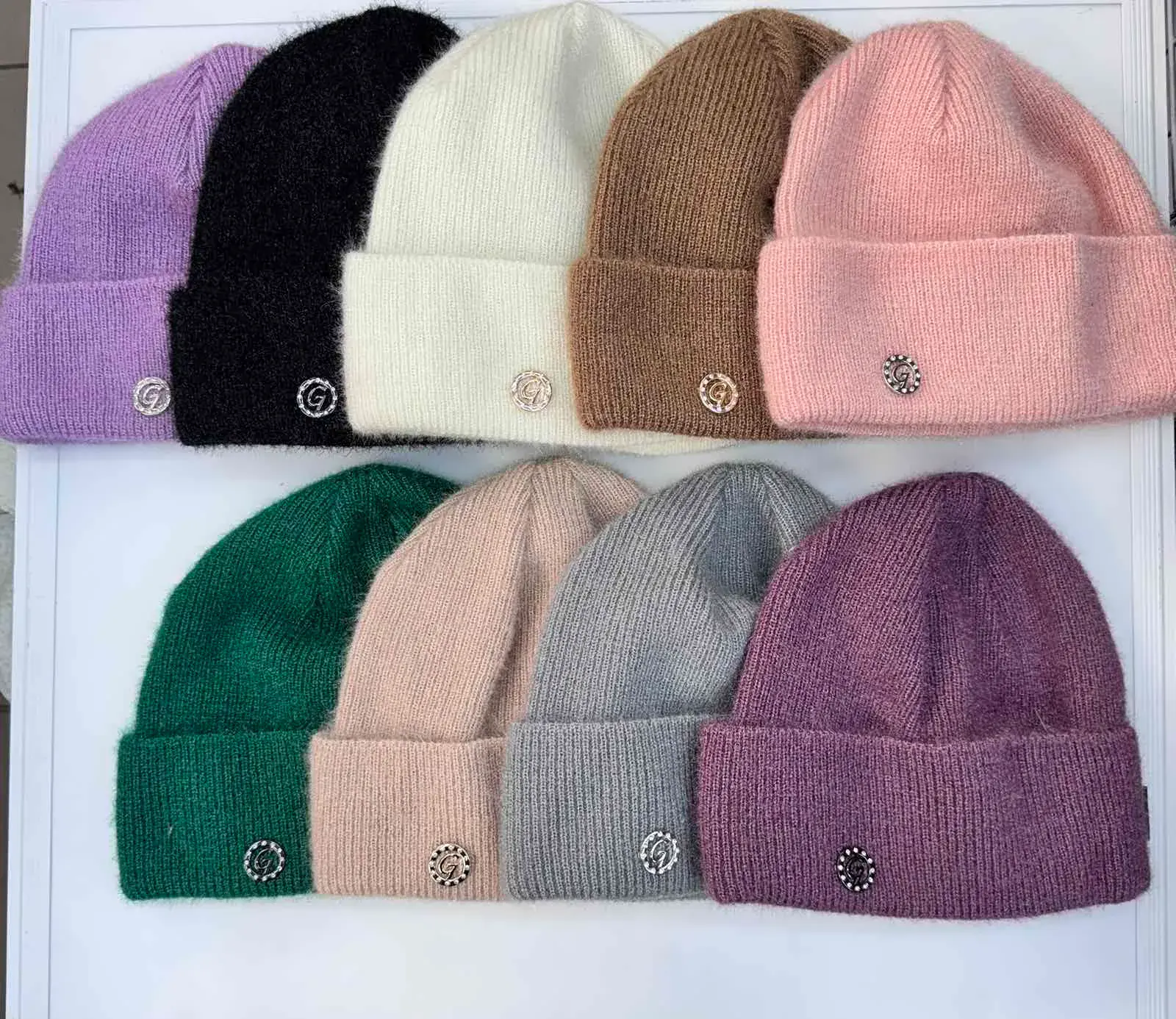 Czapki damskie beanie z ozdobą, 12 szt
