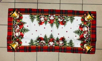 Bieżnik świąteczny 60x120 cm z motywem Mikołajów i dzwonków