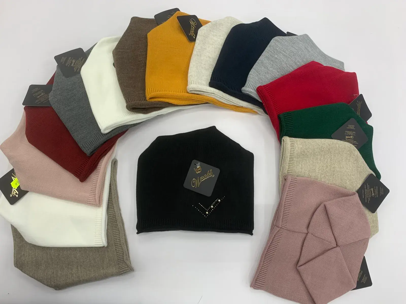 Czapki damskie beanie, 12 kolorów