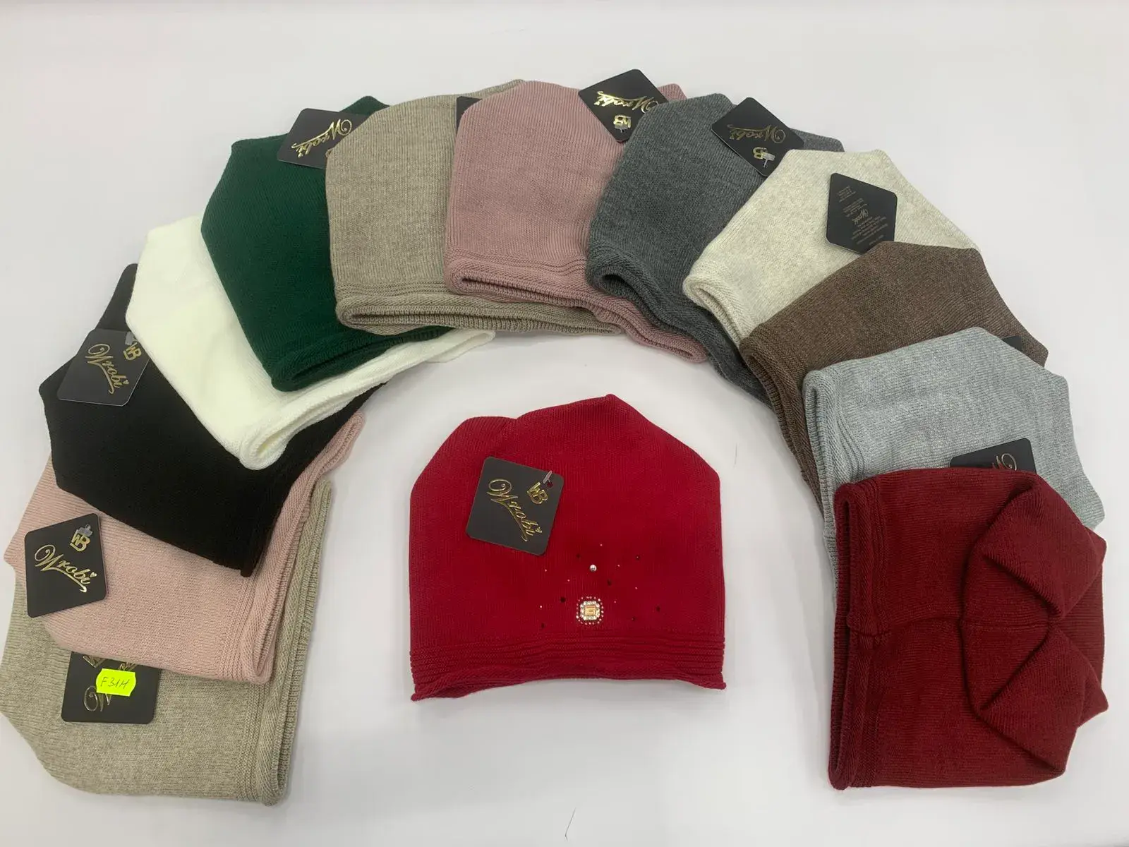 Czapki damskie różne kolory beanie z ozdobą