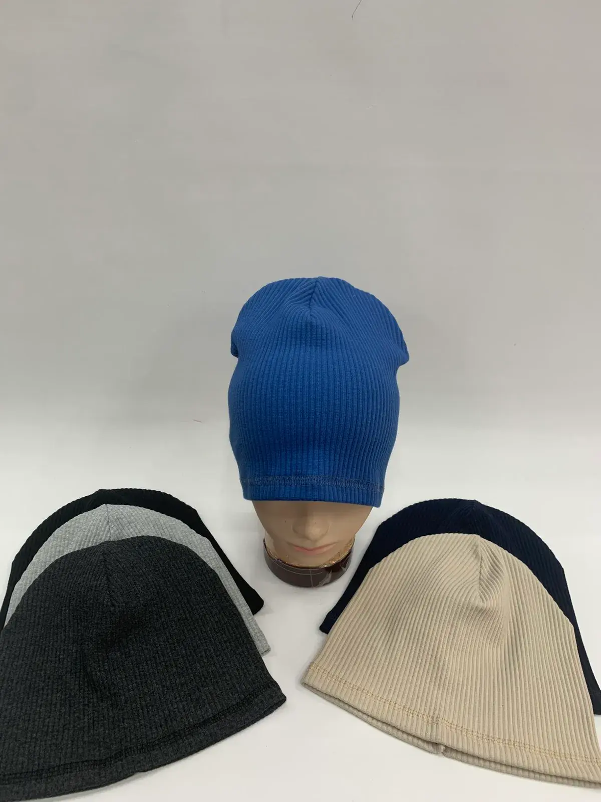 Czapki damskie beanie prążkowane 4 kolory